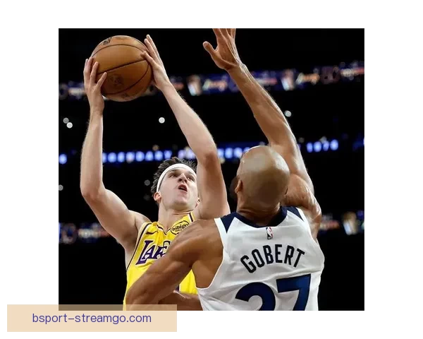 湖人喜迎双喜詹姆斯再封王东契奇创纪录锁定季后赛冲击总冠军